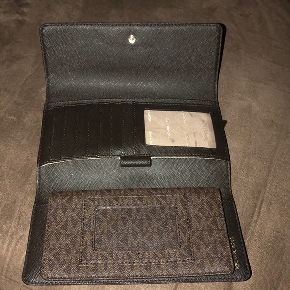 MICHAEL KORS CHECKBOOK WALLET - Picture 2 of 3